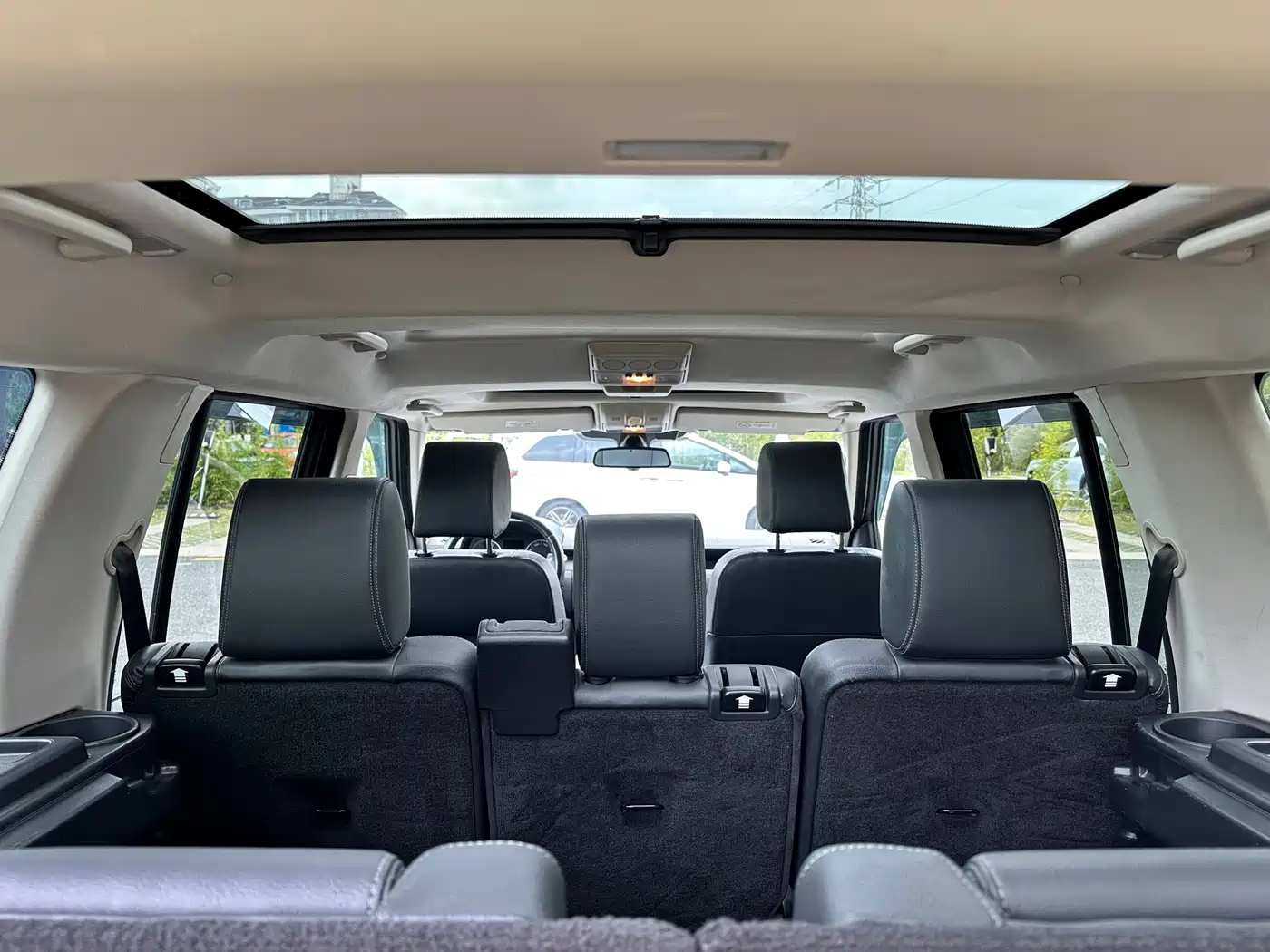 Land Rover Discovery 2015 3.0 SC V6 SE фото 12
