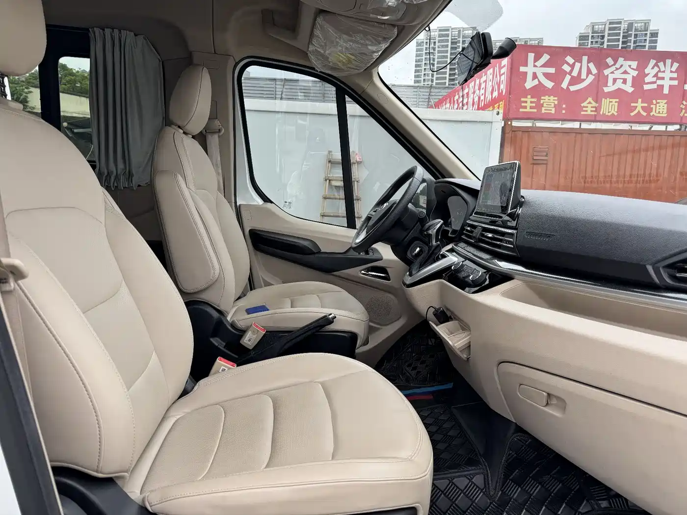 SAIC Maxus Xintu V90 2024 Zhida Commercial Version 2.0T Automatic RWD Long Wheelbase High Roof Single Rear Tire 9-Seater фото 7