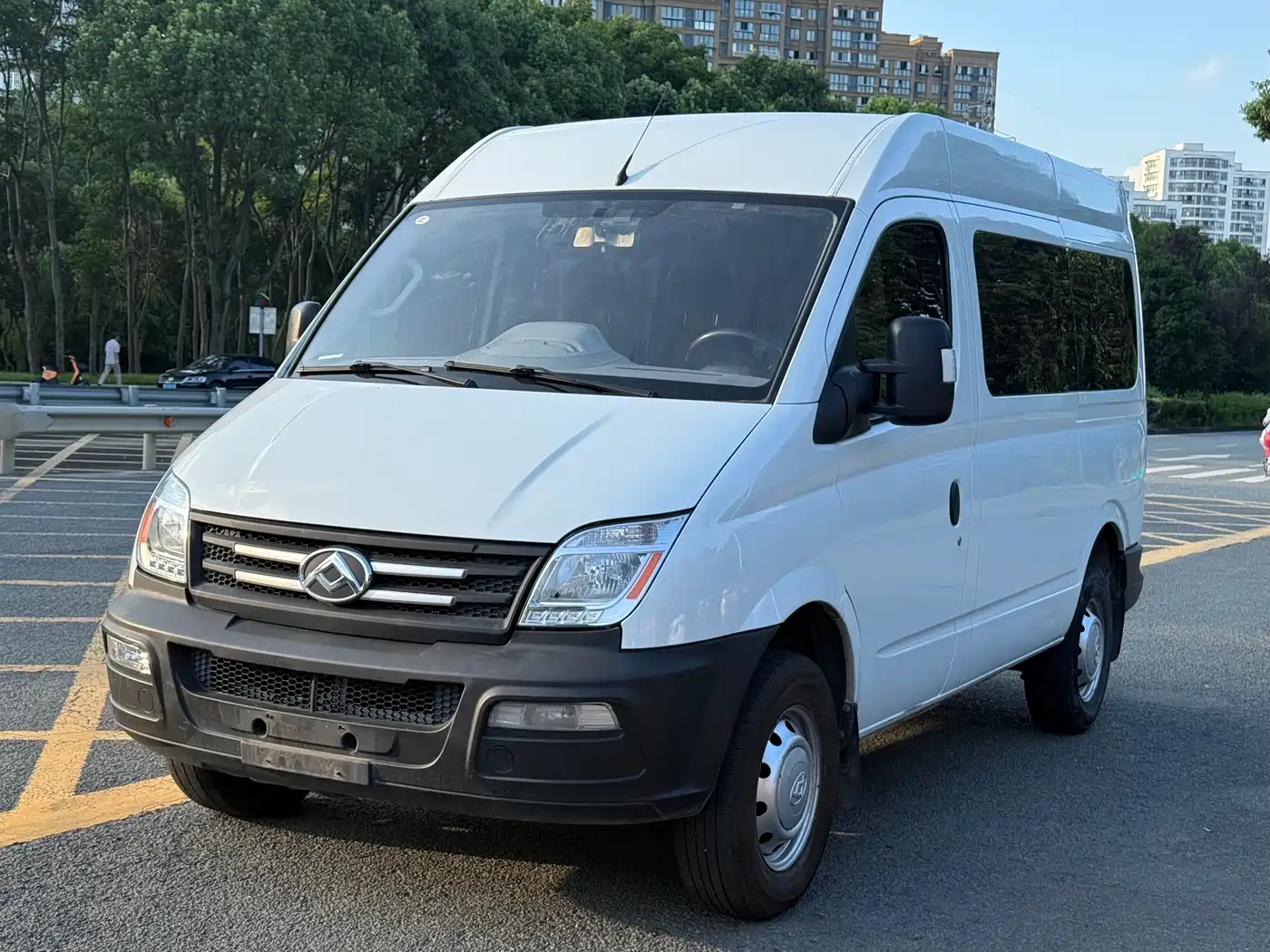 SAIC Maxus Xintu V80 2019 Model 2.5T Classic 6-speed manual Aoyuntong short wheelbase medium roof 5/6-seater
