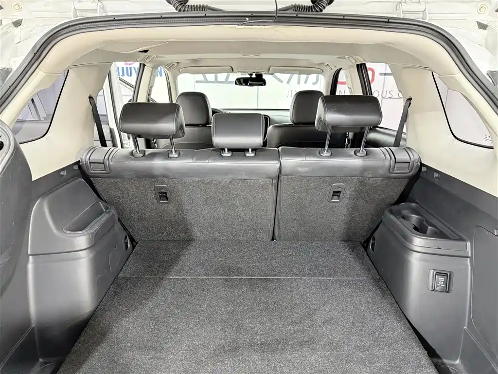 Mitsubishi Outlander 2020 2.4L 4WD Luxury 5-seater фото 12