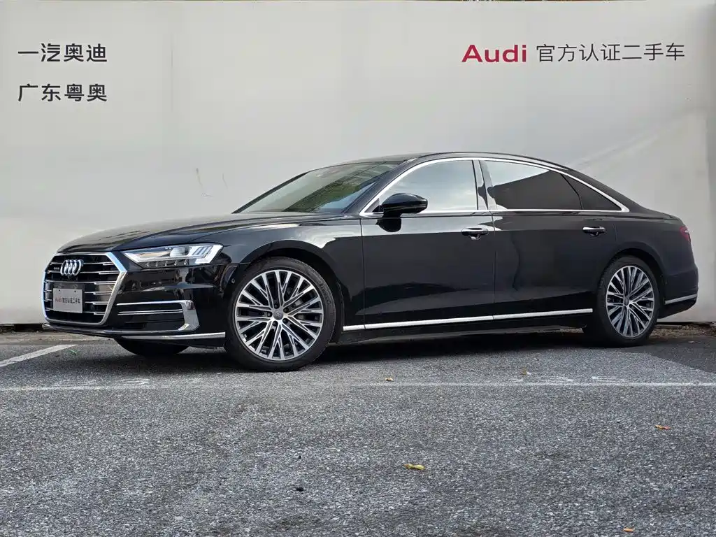 Фото 1 - Audi A8