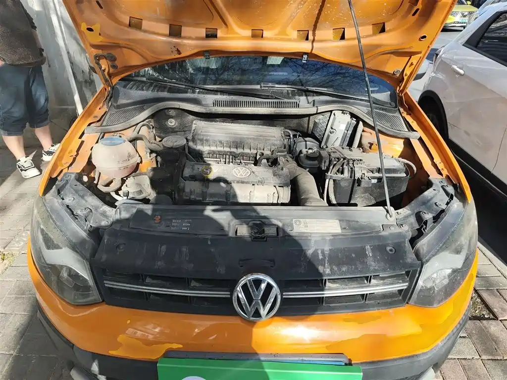 Volkswagen Polo 2012 1.6L Cross Polo MT фото 11