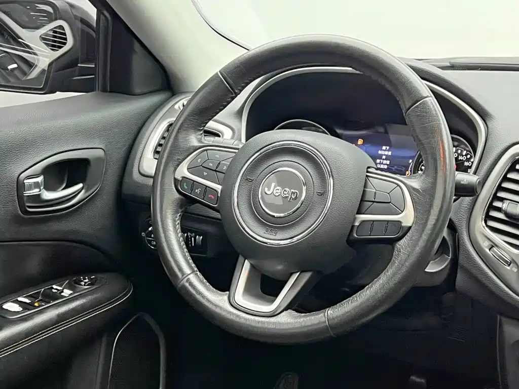 Фото 20 - Jeep Compass