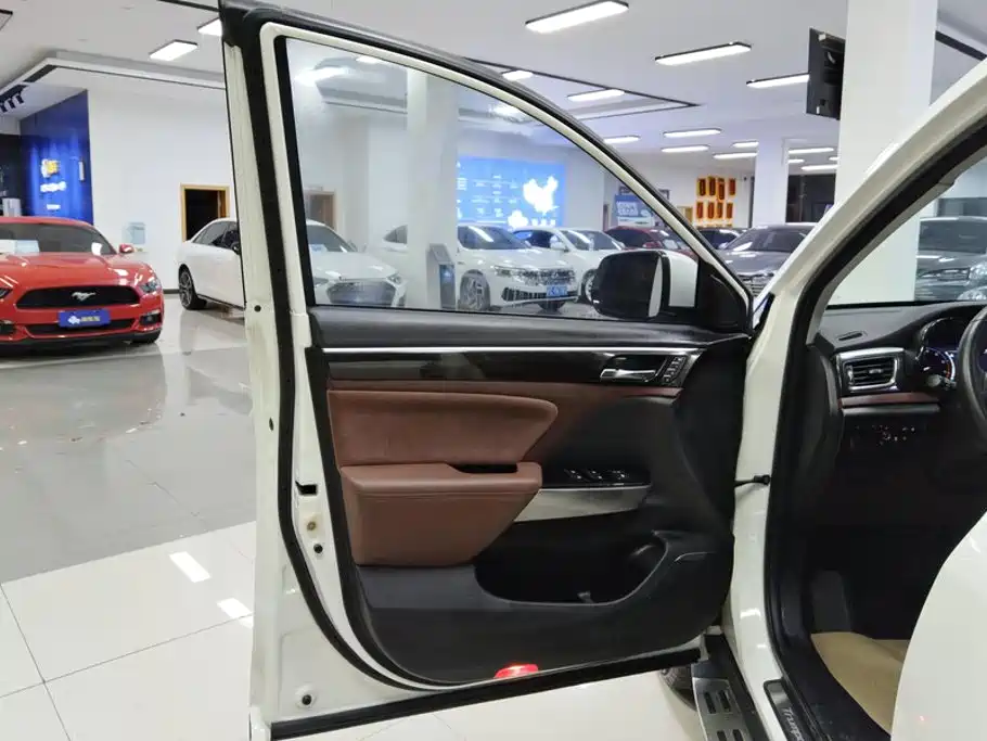 GAC Trumpchi Trumpchi GS8 2017 2017 320T 2WD Luxury Smart Connect (7-seater)