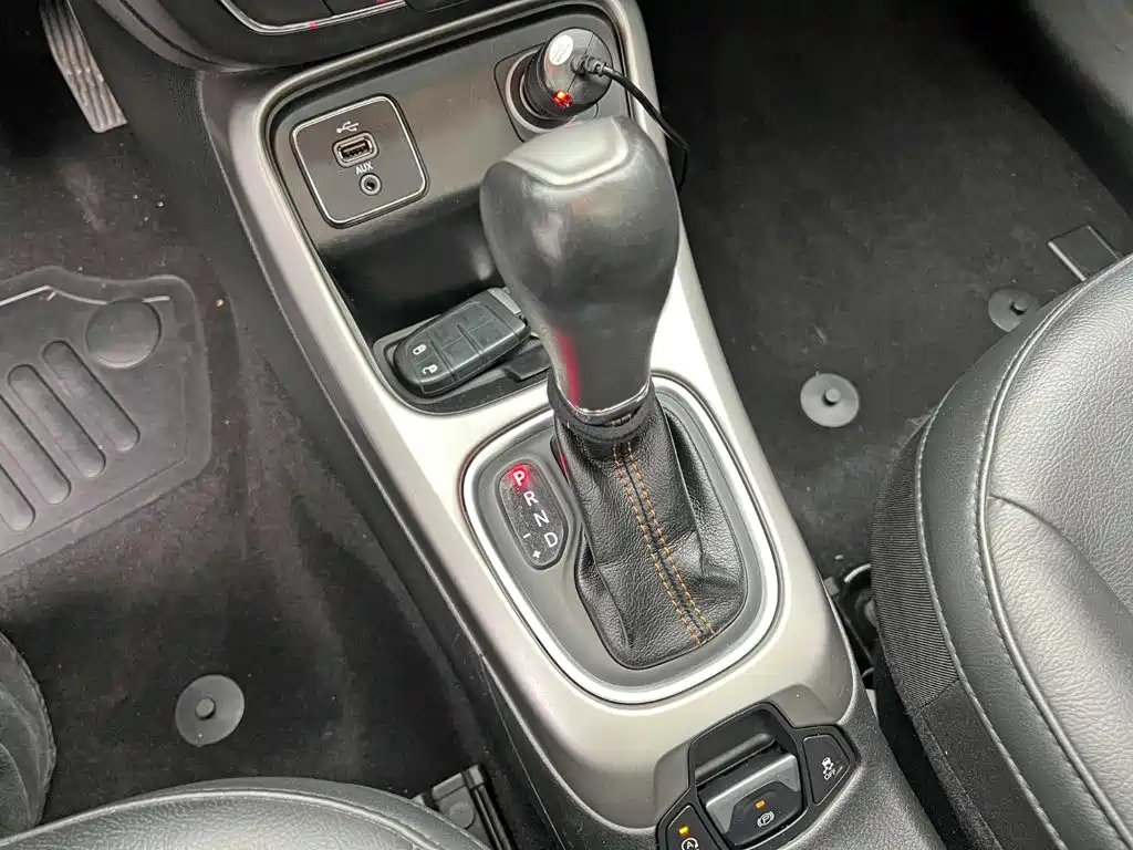 Фото 17 - Jeep Compass