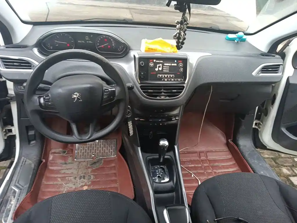 Peugeot 2008 2015 2014 1.6L Automatic Fashion Edition