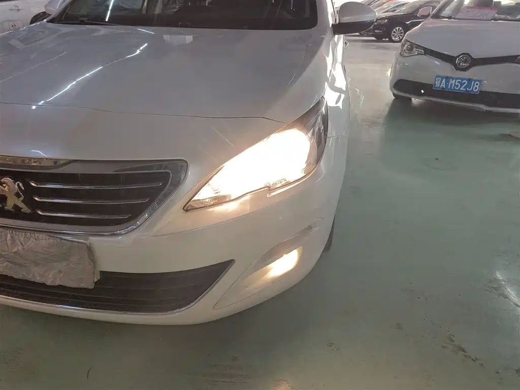 Peugeot 408 2015 Model 1.2T Automatic Luxury Edition фото 15