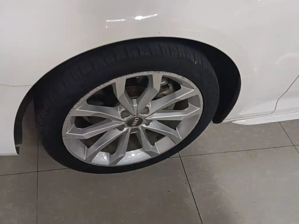 Фото 23 - Audi A4L