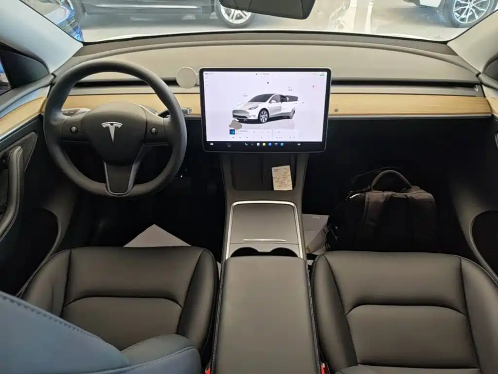 Фото 10 - Tesla Model Y
