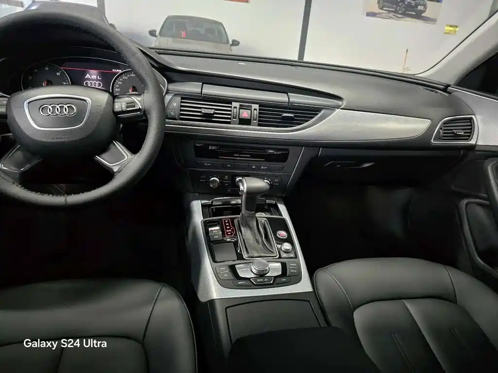 Фото 10 - Audi A6L