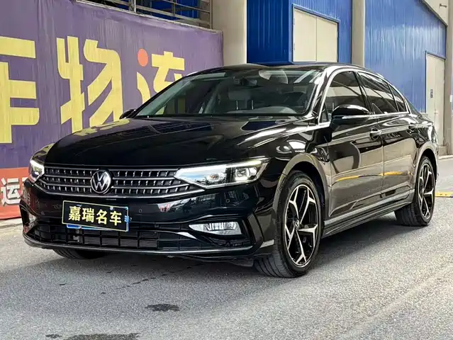 Volkswagen Magotan 200 2-Millionth Edition, 330TSI DSG, Лидер