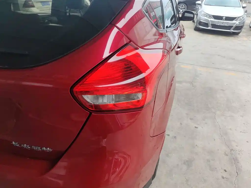 Фото 8 - Ford Focus