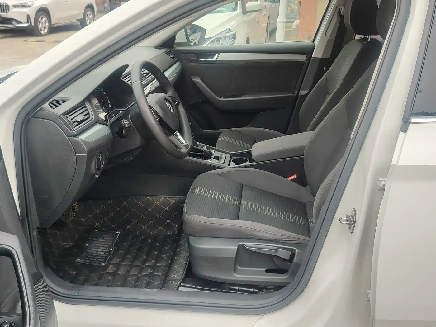Škoda Superb 2016 TSI280 DSG Advance Edition фото 5