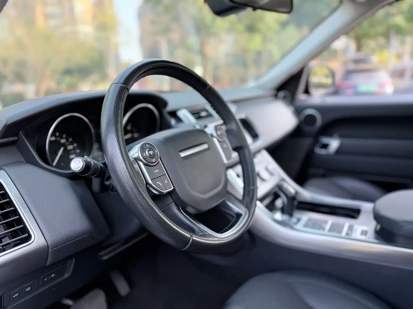 Land Rover Range Rover Sport 2016 Model 2.0 GTDi HSE фото 16