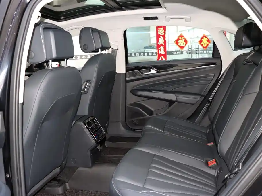 Volkswagen Passat 2025 Outstanding 380TSI Starlight Dragon Glory Edition фото 11