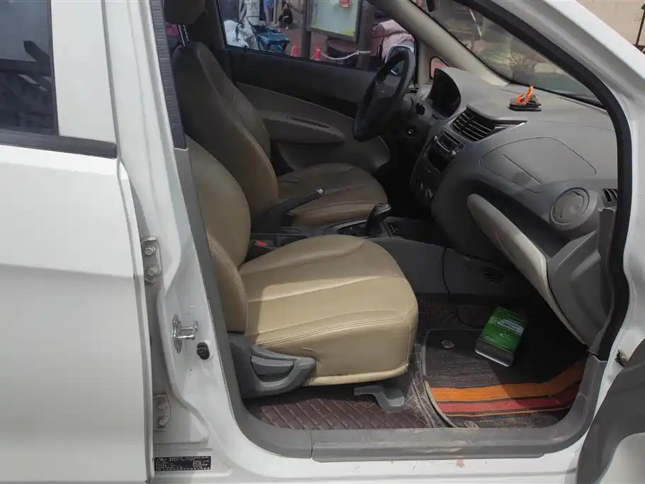 Chevrolet Sail 2011 Hatchback 1.4L Manual Happiness Edition фото 8