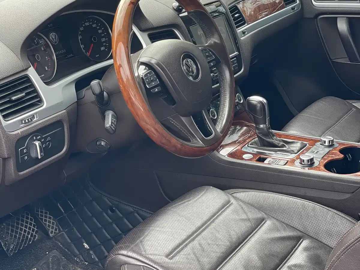 Volkswagen Touareg 2011 3.0TSI Premium фото 8
