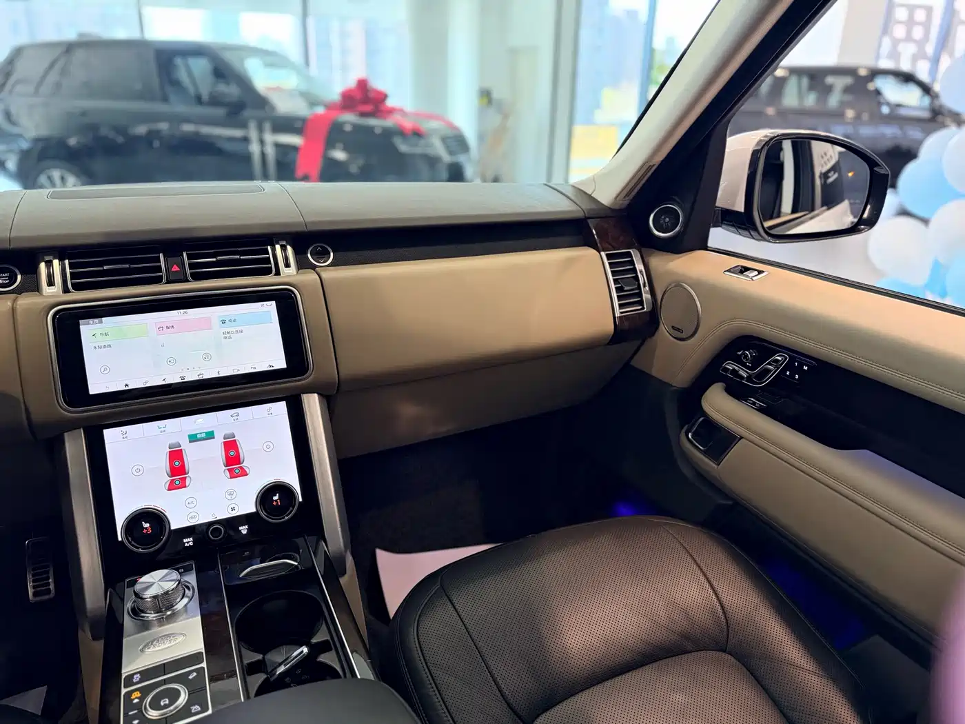 Land Rover Range Rover 2020 3.0 L6 Heritage Extended Edition фото 18