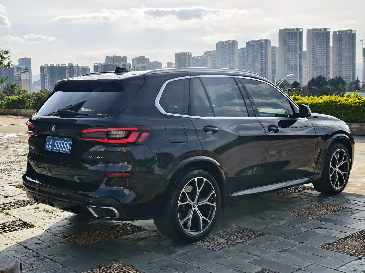 BMW X5 (Import) 2021 xDrive40i Exclusive M Sport Package фото 9
