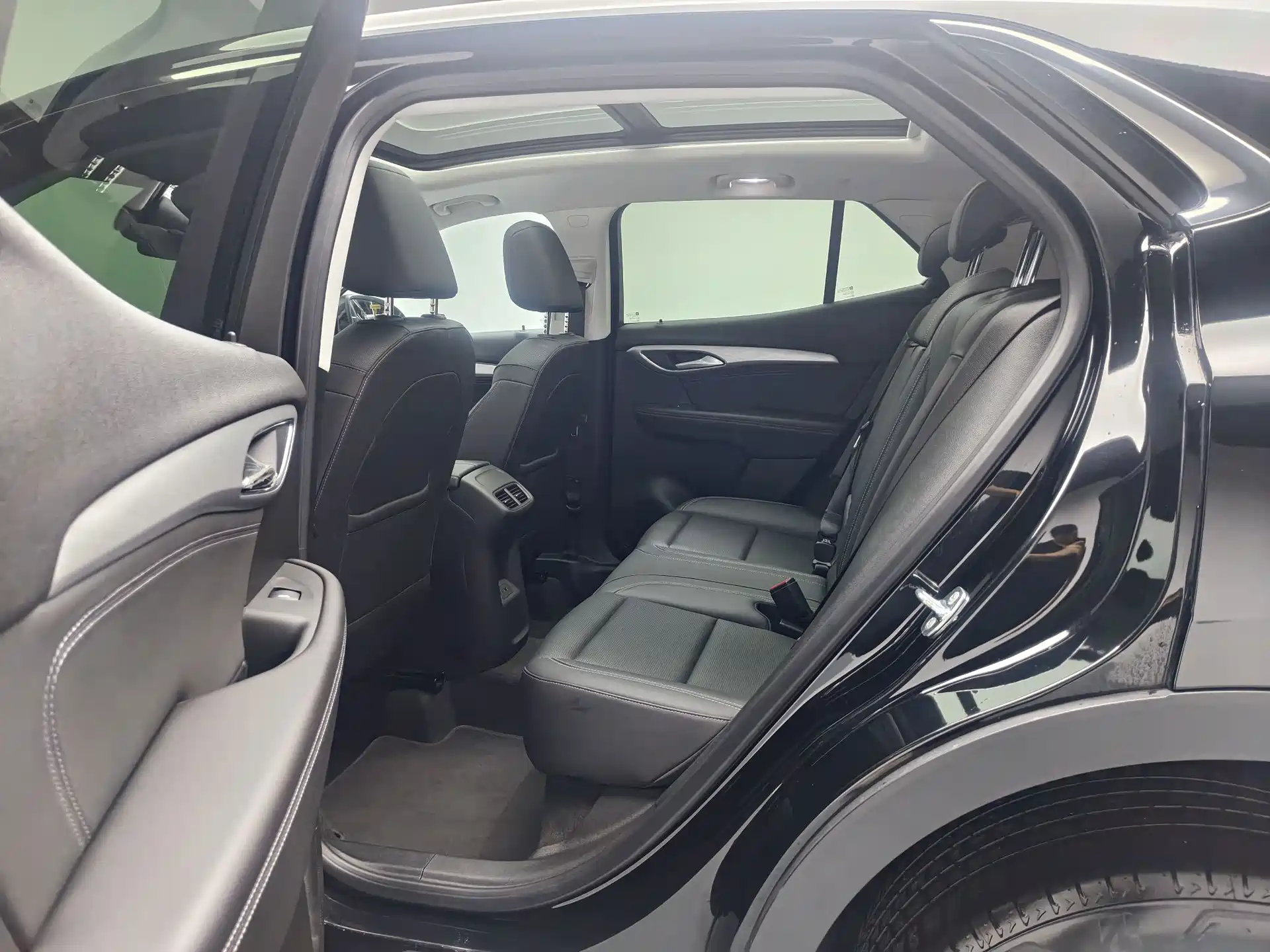 Photo 13 - Buick Envision S