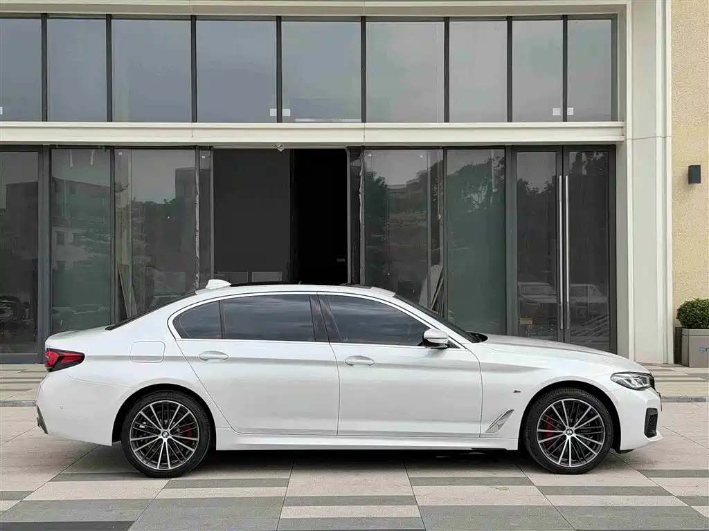 BMW 5 Series 2022 Model Second Facelift 530Li Leading M Sport Package фото 28