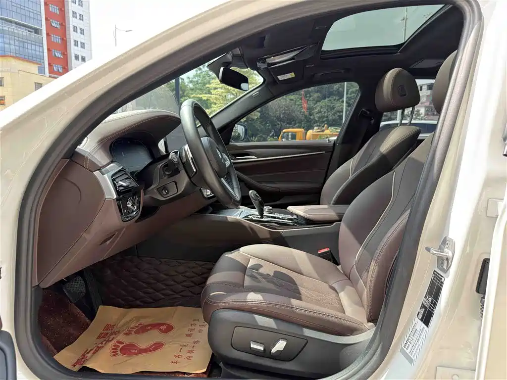 BMW 5 Series 2022 Model Second Facelift 530Li Leading M Sport Package фото 4