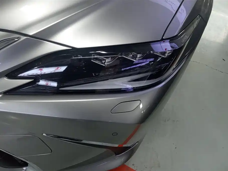 Lexus ES 2022 300h Ultimate Edition фото 5