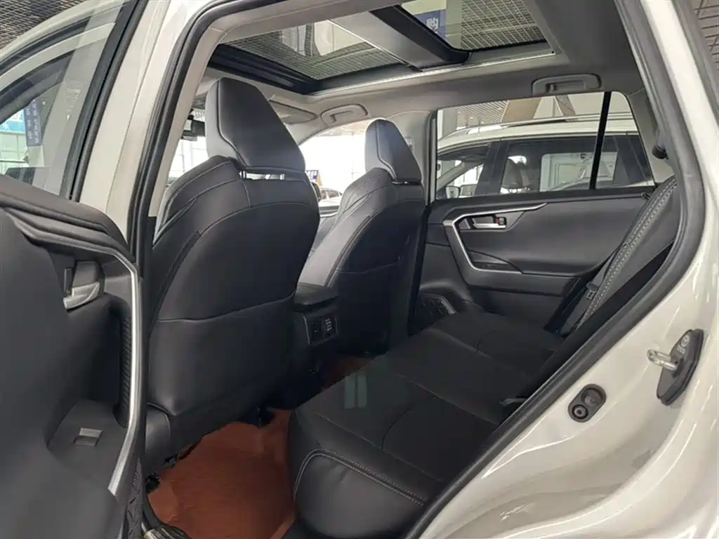Toyota Wildlander 2023 2.0L CVT FWD Luxury PLUS фото 20