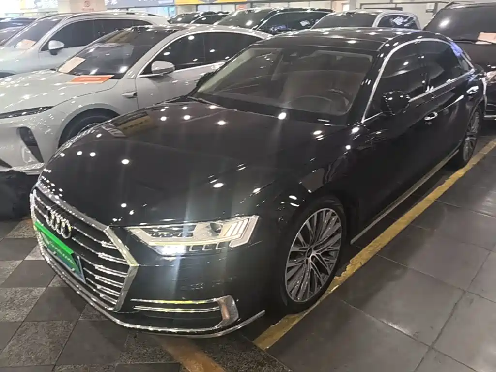 Фото 1 - Audi A8