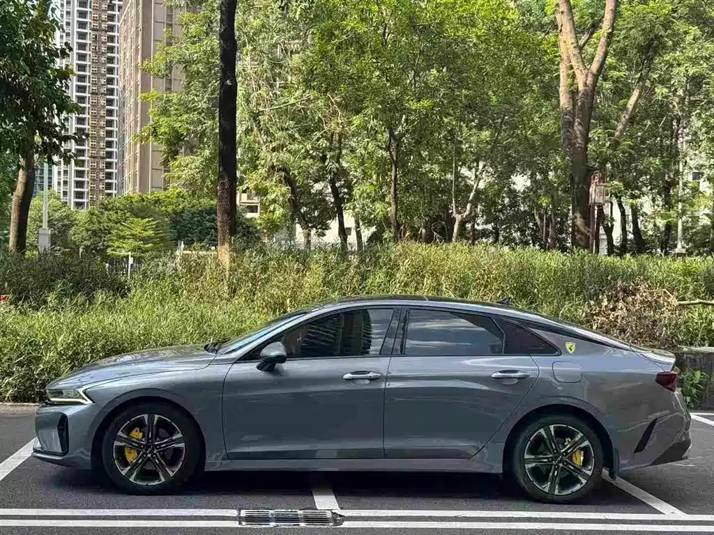 Photo 2 - Kia K5