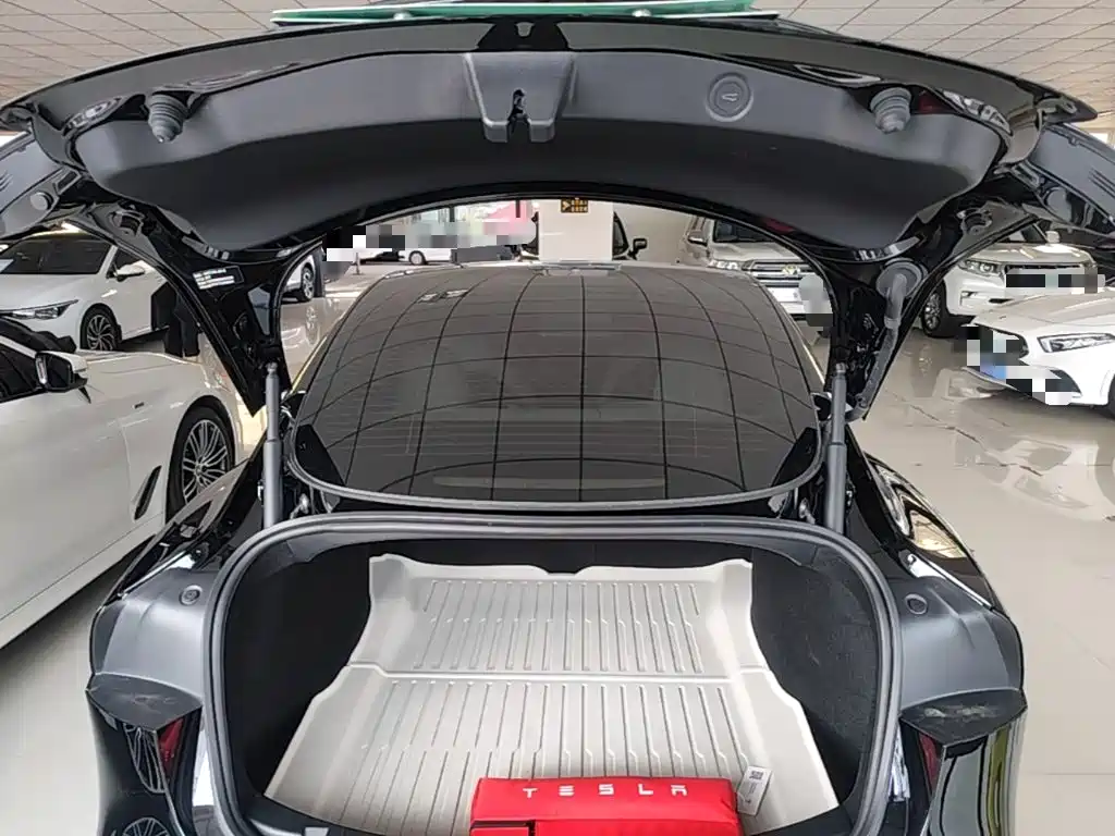 Tesla Model 3 2026 2025 Model Year Facelift Rear-Wheel Drive