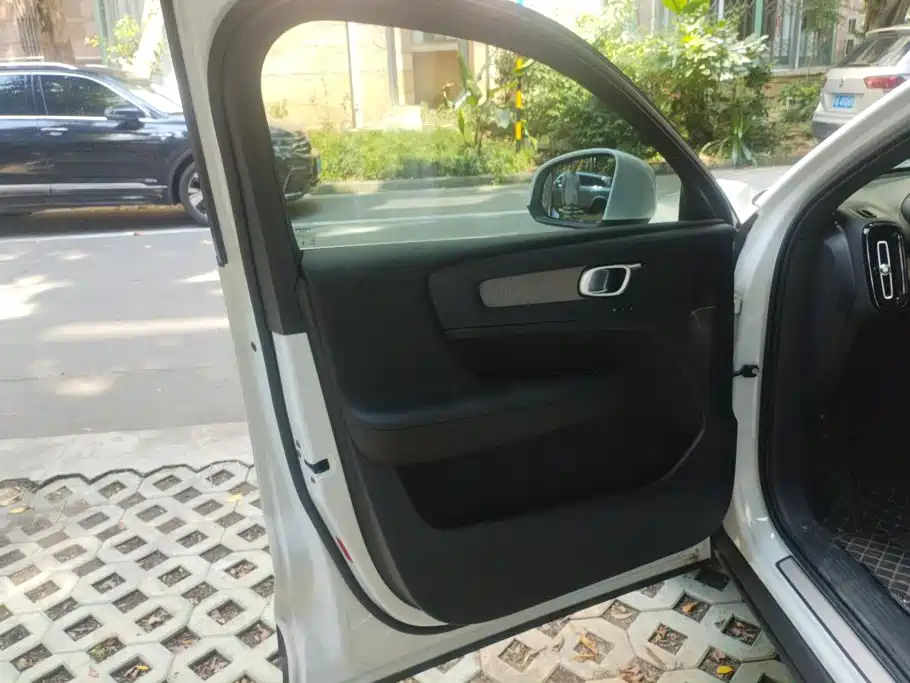 Volvo XC40 2022 2023 B3 Zhiyuan Luxury Edition