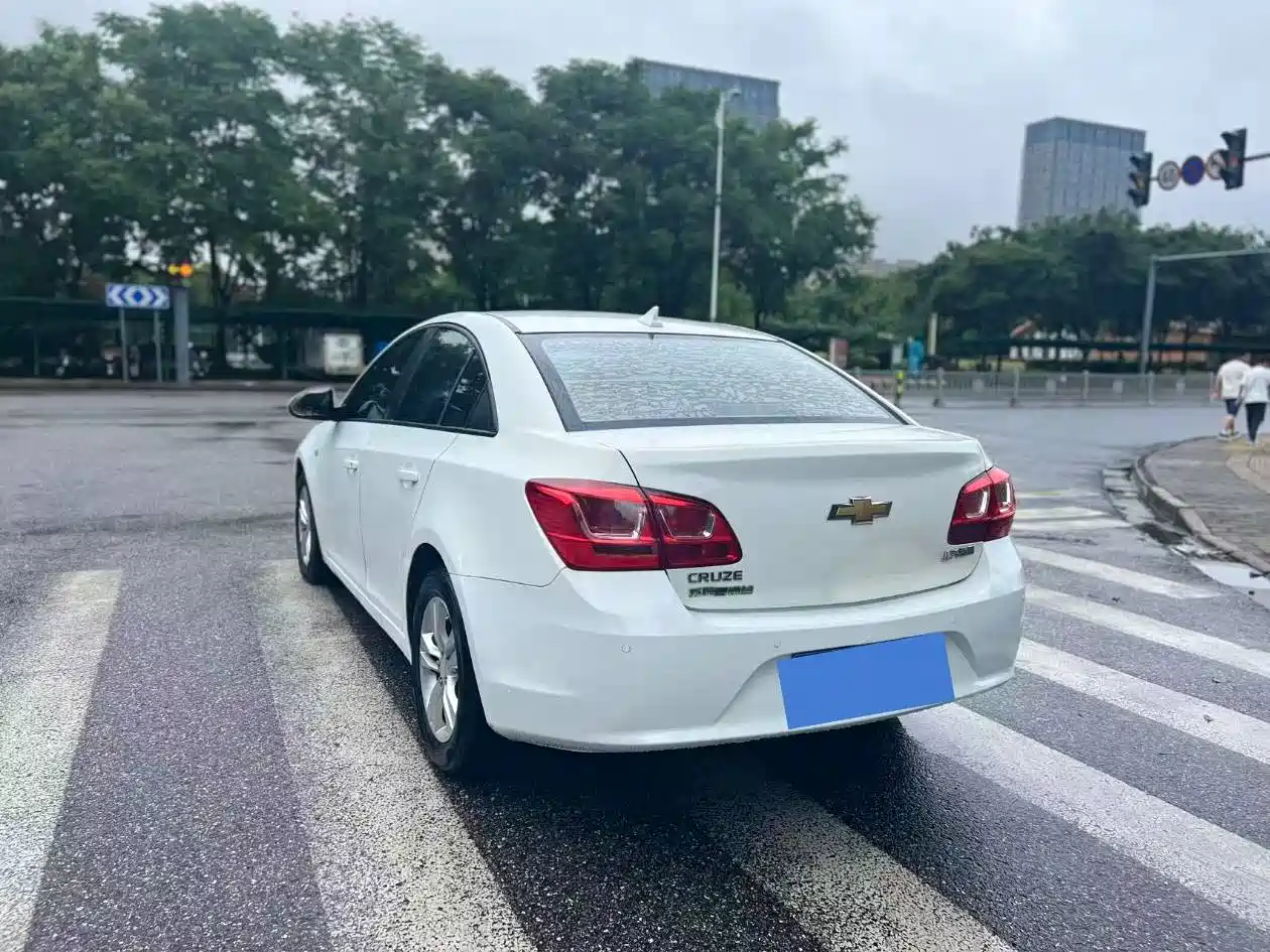 Chevrolet Cruze 2015 1.5L Classic SE AT фото 4