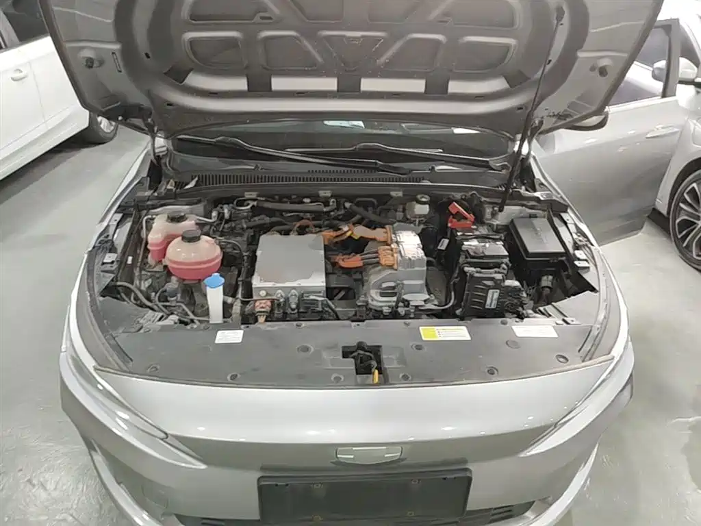 Фото 20 - Geely Geometry A