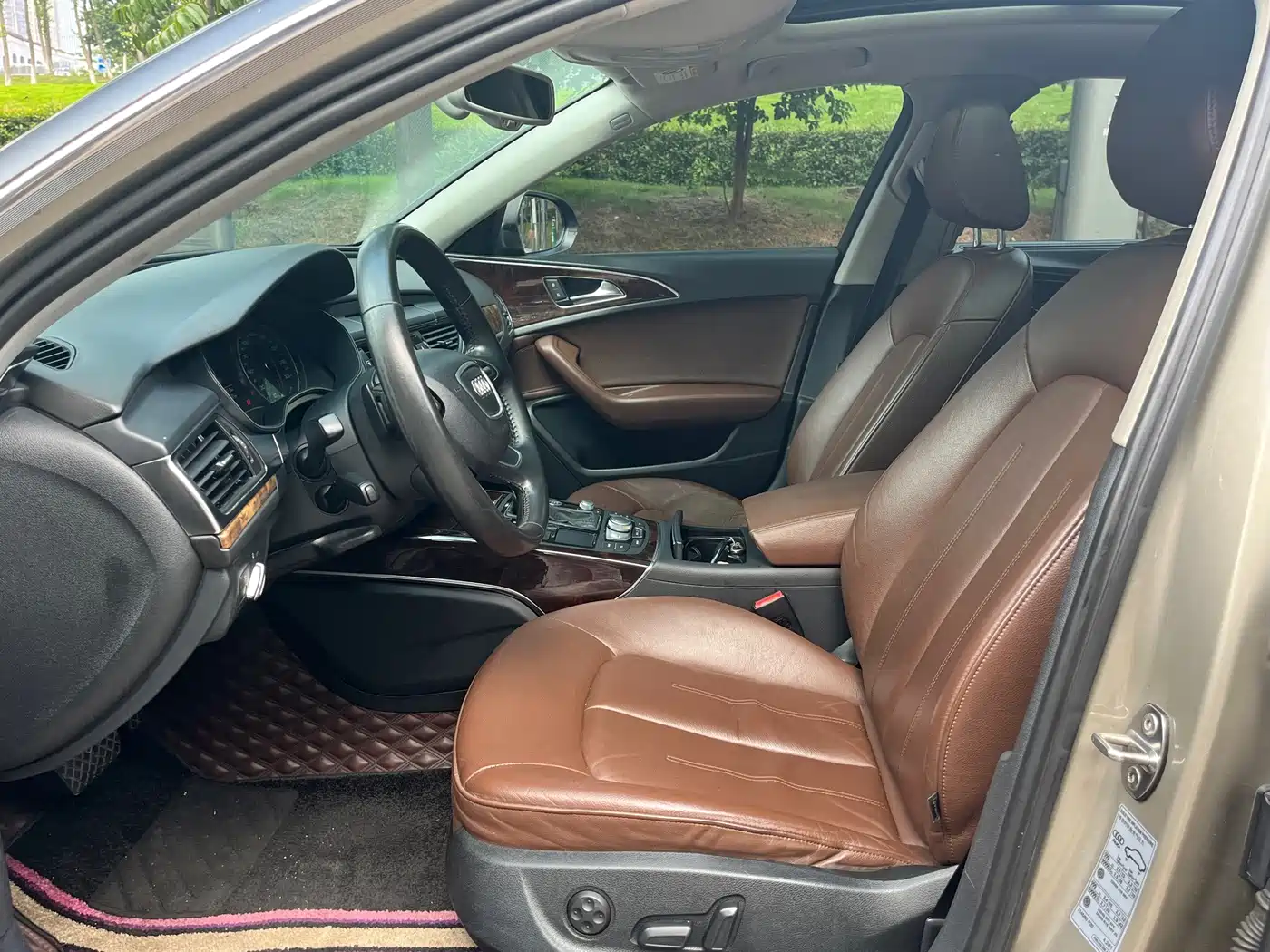 Photo 8 - Audi A6L