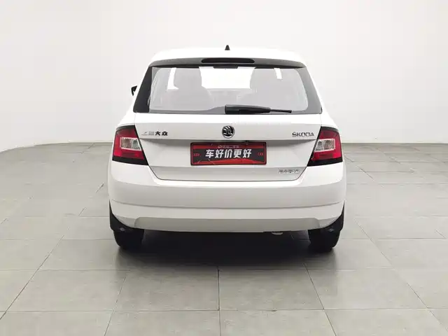 Škoda Fabia 2015 1.4L Automatic Advance Edition — фото 4