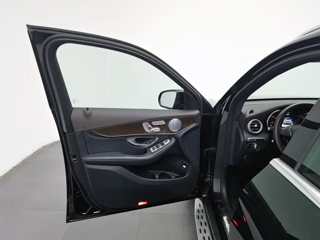 Фото 8 - Mercedes-Benz GLC
