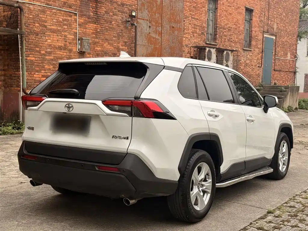 Toyota RAV4 Rongfang 2023 2.0L CVT 2WD Urban Edition фото 7