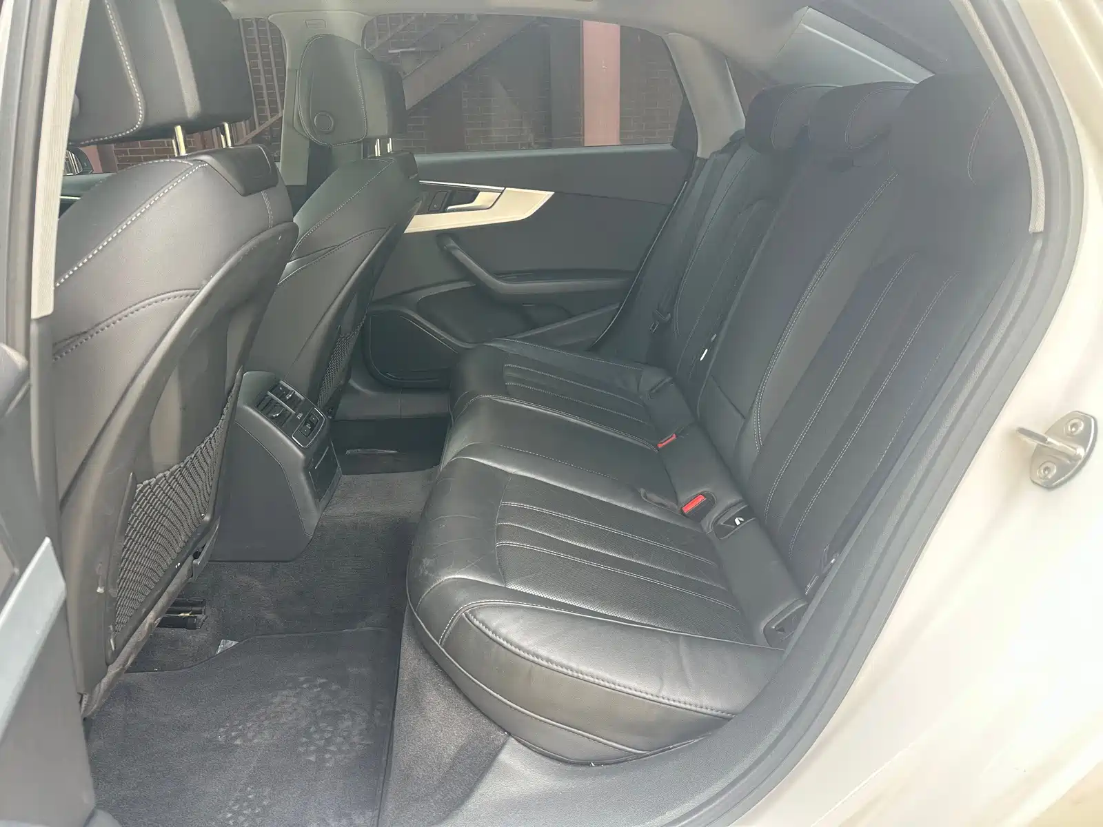 Фото 10 - Audi A4L