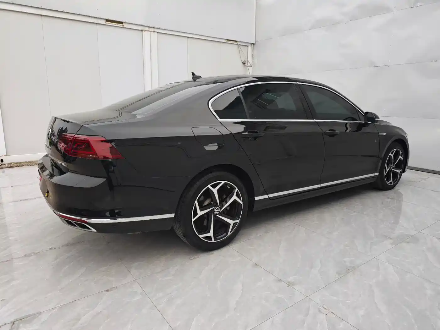 Volkswagen Magotan 2023 Model 2 Million Commemorative Edition 330TSI DSG Luxury фото 9