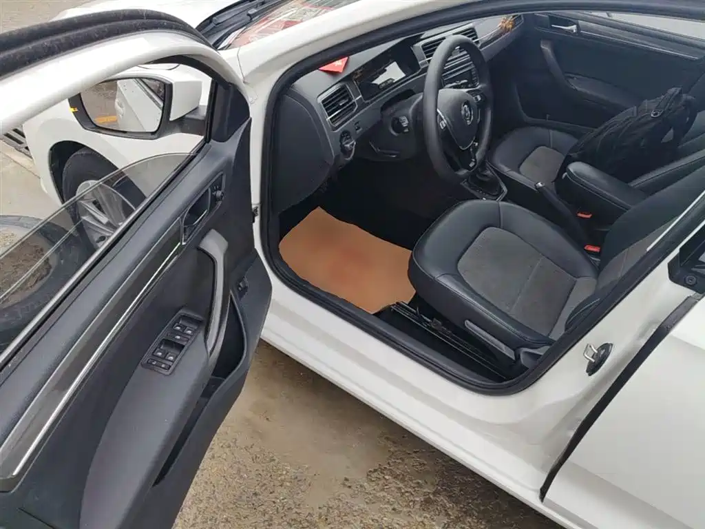 Volkswagen Santana 2016 1.6L Automatic Comfort Edition фото 16