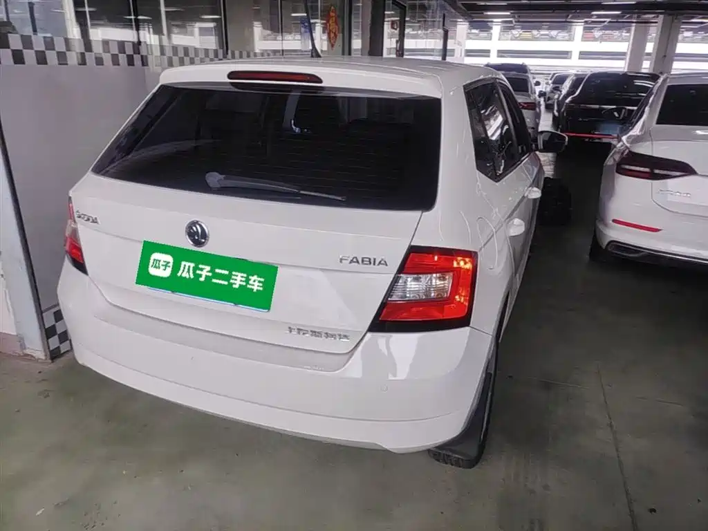 Škoda Fabia 2017 1.4L Auto Car Enjoy Edition фото 7