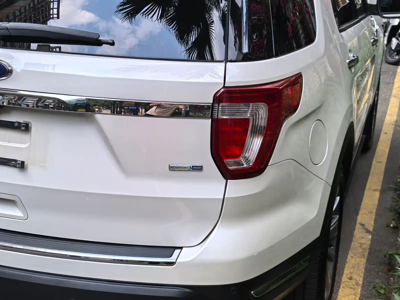 Photo 10 - Ford Explorer (Import)