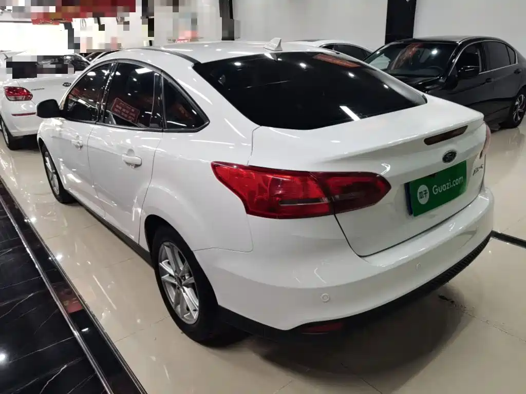 Фото 23 - Ford Focus