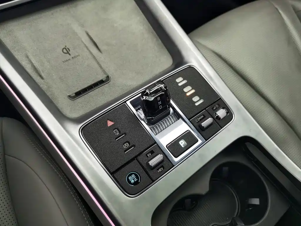 BYD Seal 2024 2024 Glory Edition DM-i 1.5L 121km Luxury