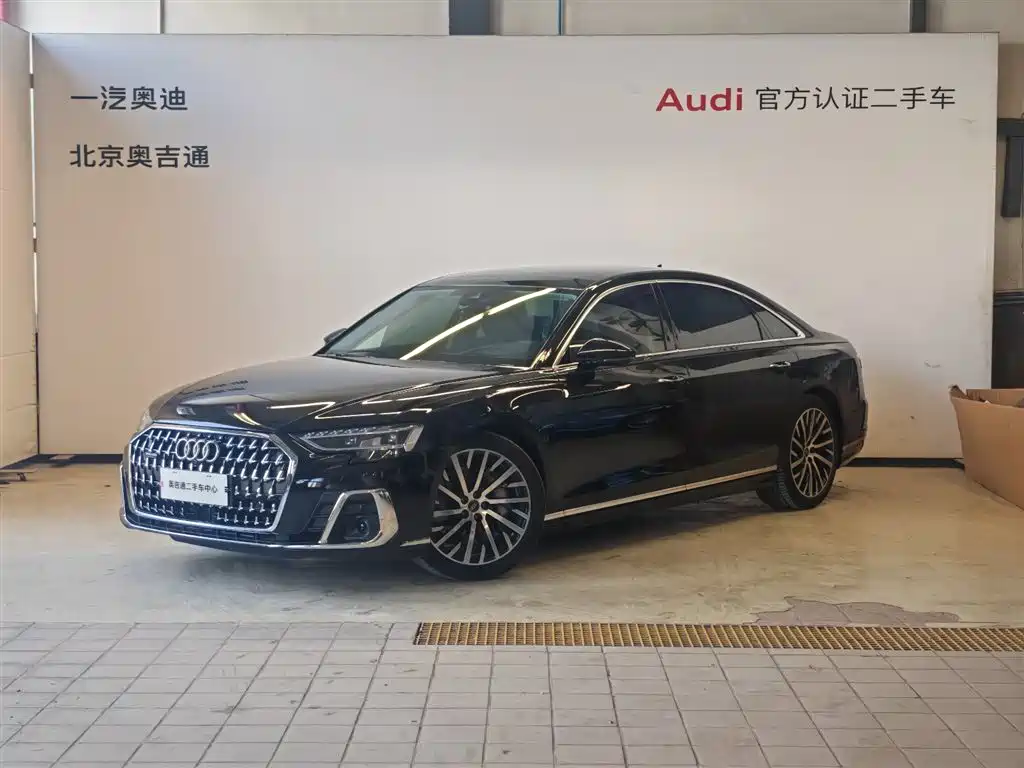 Фото 1 - Audi A8