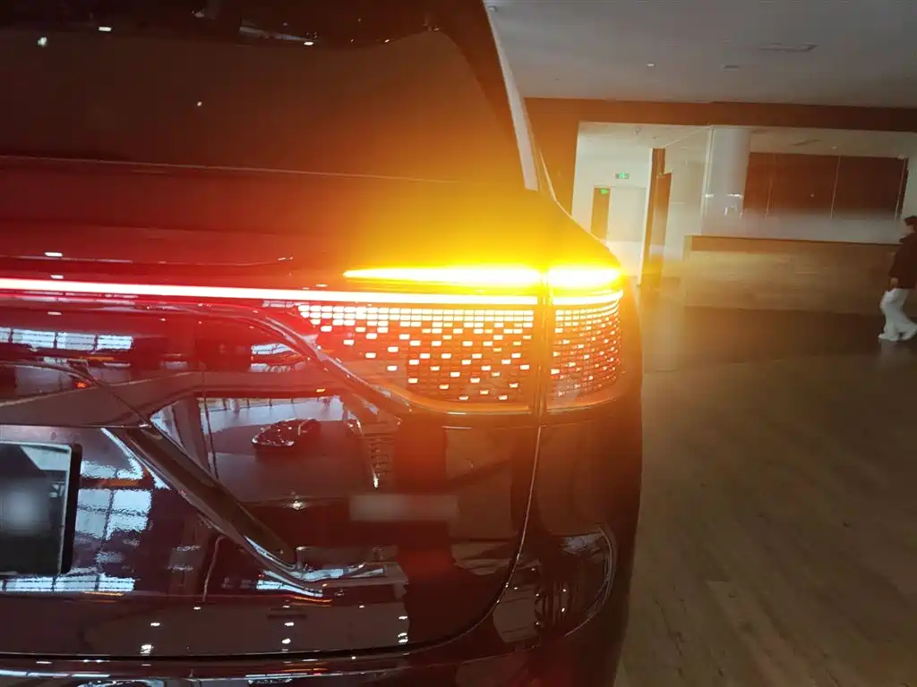 AITO Wenjie AITO M9 2025 Extended Range Ultra 52kWh 5-Seater фото 8