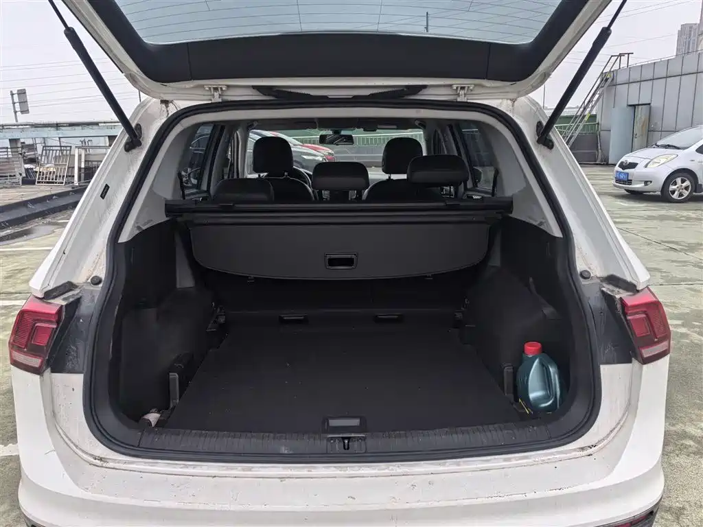 Volkswagen Tiguan L 2017 330TSI Automatic 2WD Comfort Edition фото 10