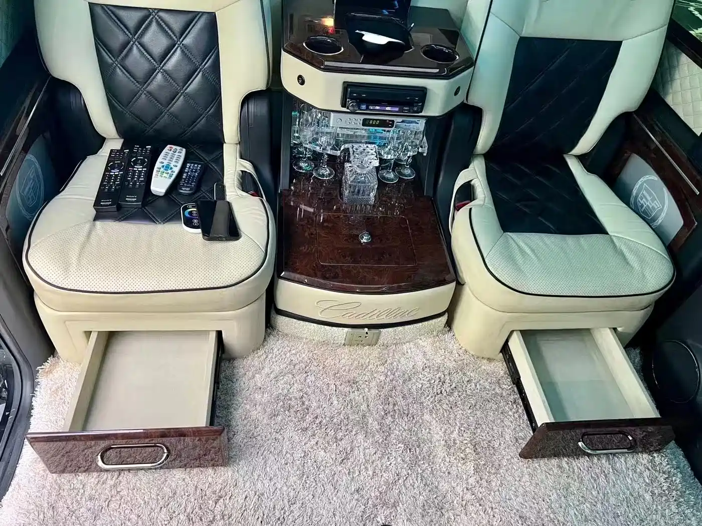 Cadillac Escalade 2013 6.2L ESV Platinum Extended фото 20