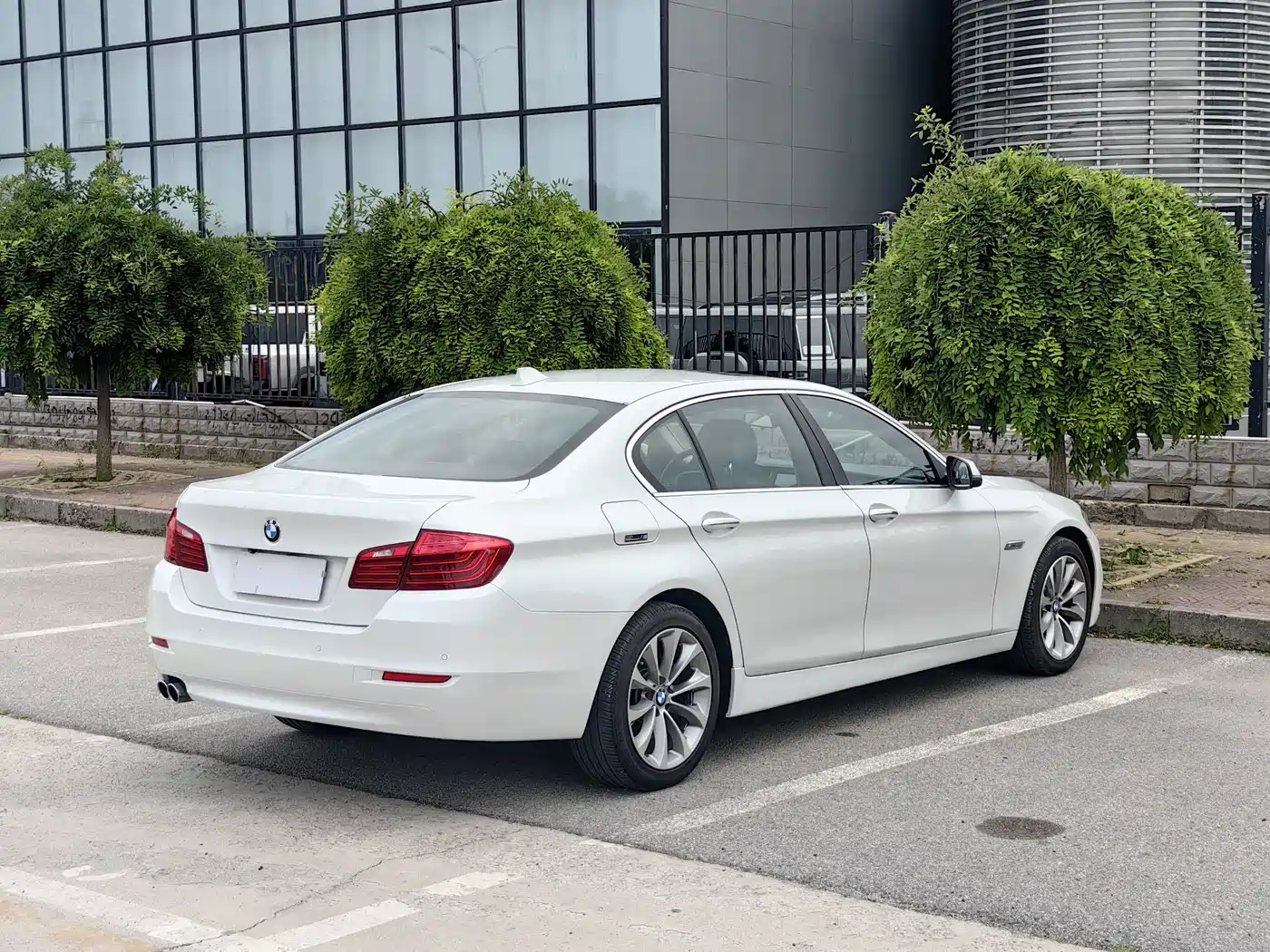 BMW 5 Series 2017 525Li Leading Edition фото 15